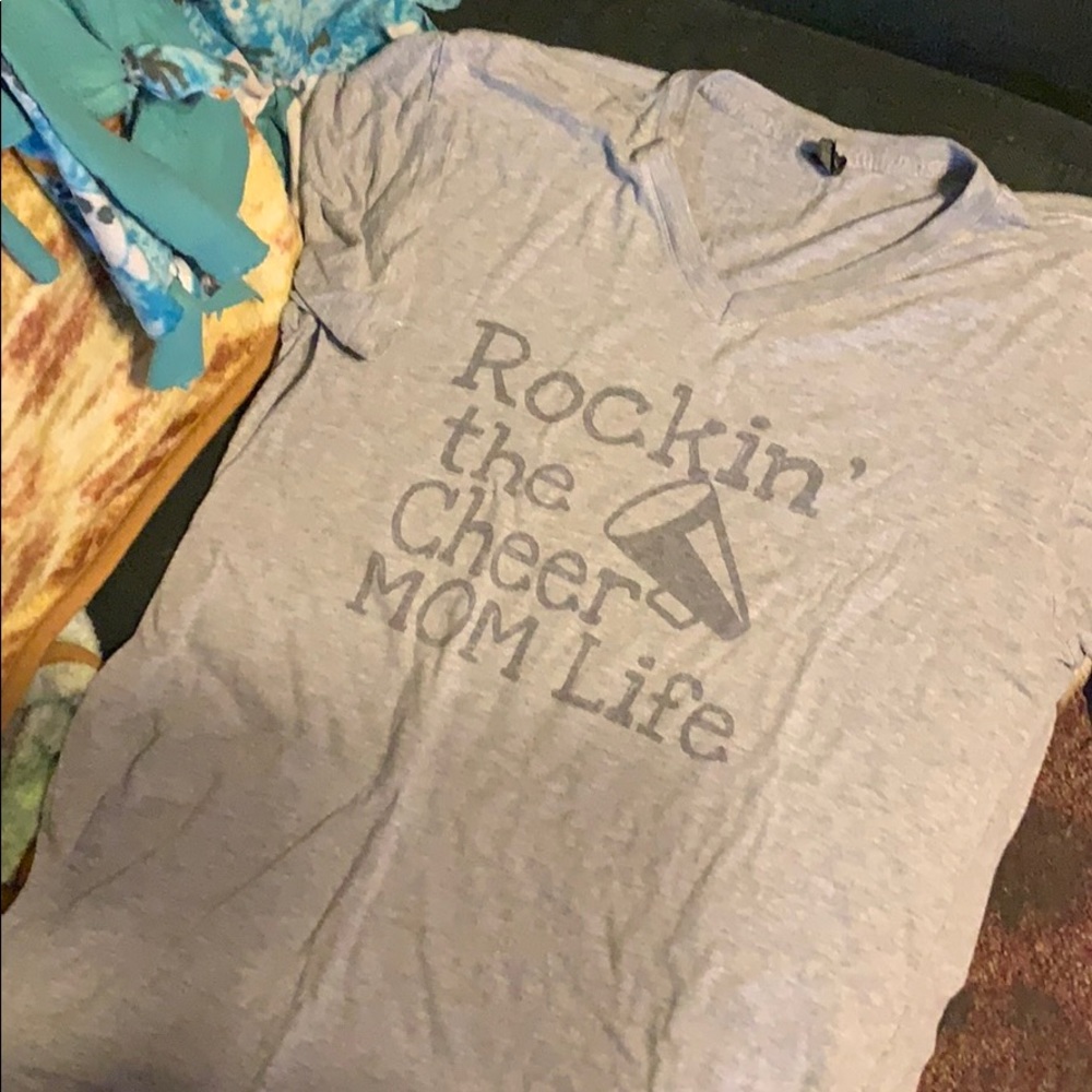 5/$20🛍Women’s VNeck “Cheer mom” tee - Picture 2 of 2